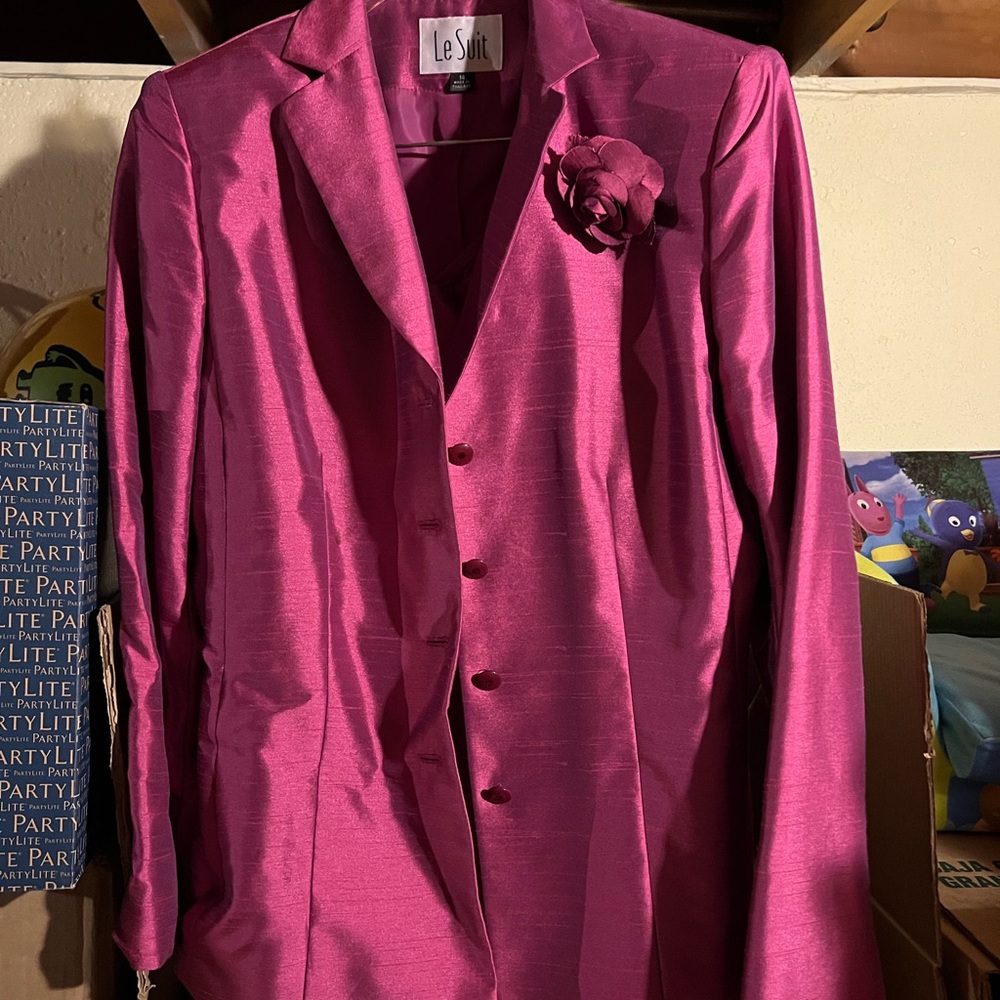 Ladies suit